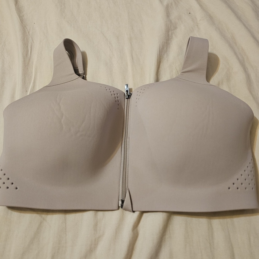 Victoria's Secret VSX Featherweight Max Front Close Sports Bra 38DD Tan NWT